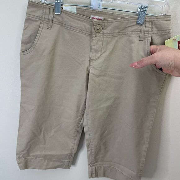 NEW! Mossimo| Bermuda shorts| Size 5| khaki| Pockets - Picture 8 of 9
